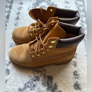 Size 6 (Big Kid) Timberland boots